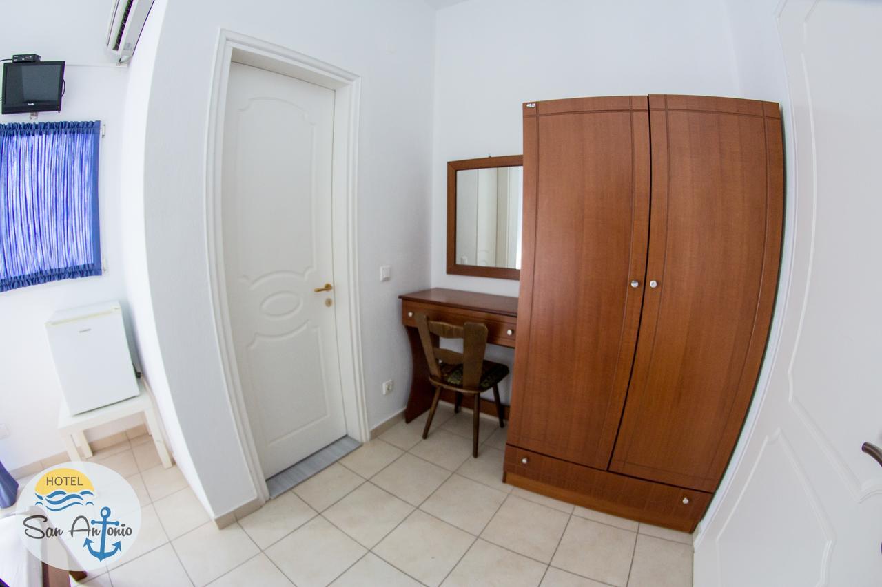 San Antonio Hotel & Apartments Мегали Амос Екстериор снимка
